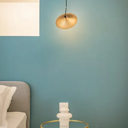 Urban Luxury Apartment *