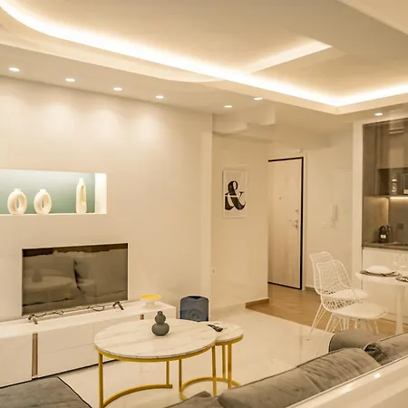 Urban Luxury Apartment *